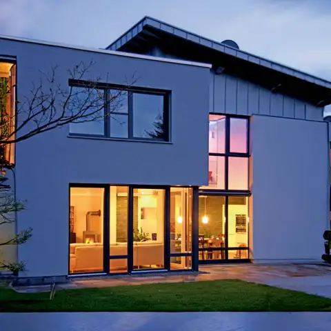 Großflächige Holzfenster von Fensterbau Schneider Großflächige Holzfenster auf Einfamilienhaus