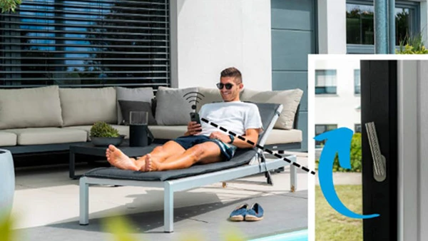 Smartes Fenstersystem mit elektrischem Fensterantrieb und Steuerung per Smartphone für mehr Komfort und Energieeffizienz.